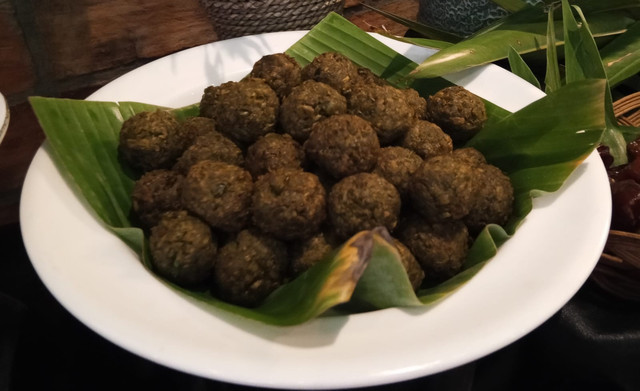 Falafel, gorengan gurih dari kacang-kacangan khas Timur Tengah. Foto: Masruroh/Basra