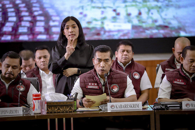 Kabareskrim Polri Komjen Pol Wahyu Widada menyampaikan keterangan dalam konfrensi pers pengungkapan peredaran gelap narkoba di Gedung Bareskrim, Mabes Polri, Jakarta, Rabu (5/3/2025). Foto: Jamal Ramadhan/kumparan