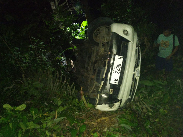 Mobil Daihatsu Xenia terjun ke jurang di Jalan Pereng-Pendul, Rabu malam (5/3). Foto: Dok. Polres Bantul