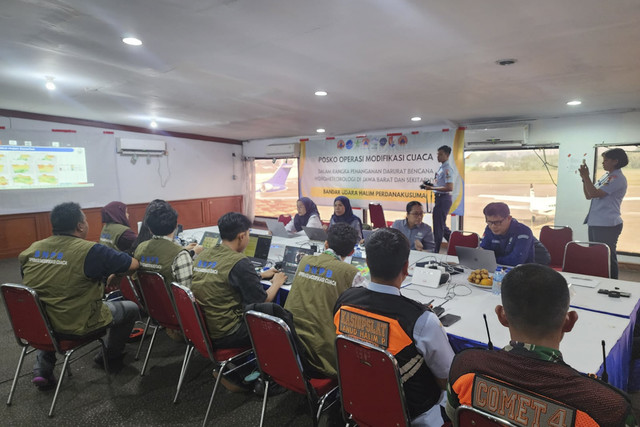 Modifikasi cuaca cegah hujan di Jabodetabek. Foto: Dok. BNPB