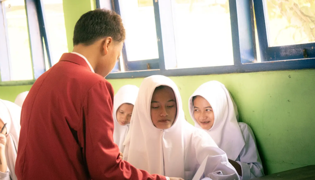 Siswa MTs Muhammadiyah Kasihan Antusias Belajar Grammar dengan Aplikasi Duolingo