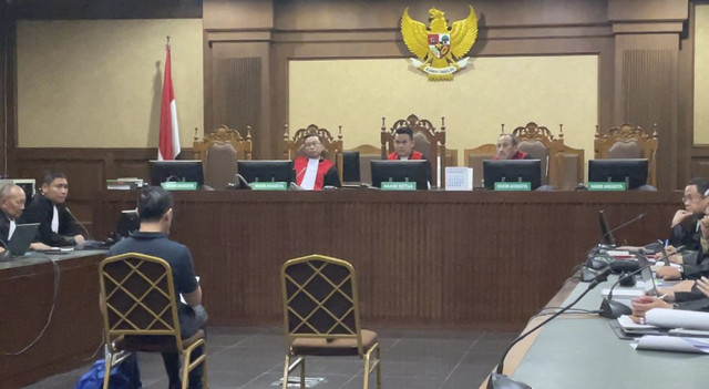 Eks Menteri Perdagangan Thomas Trikasih Lembong atau Tom Lembong menjalani sidang perdana terkait dugaan kasus korupsi impor gula  di Pengadilan Tipikor Jakarta, Kamis (6/3/2025). Foto: Fadhil Pramudya/kumparan