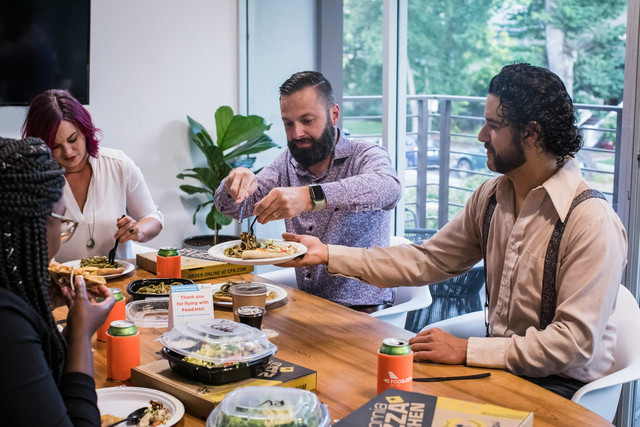 Ide Seru untuk Bukber di Kantor. Foto hanya ilustrasi, bukan tempat sebenarnya. Sumber: unsplash.com/Logan Jeffrey.