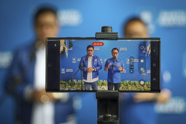 Wakil Ketua Umum PAN Viva Yoga Mauladi dan Sekretaris Jenderal PAN Eko Hendro Purnomo memberikan keterangan pers terkait update dan isu terbaru dari partai di Kantor DPP Partai PAN, Jakarta, Kamis (6/3/2025). Foto: Iqbal Firdaus/kumparan