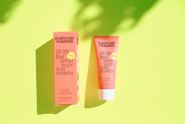 Ilustrasi Sunscreen yang Bagus untuk Kulit Berminyak. Foto: dok. Unsplash/Lina Verovaya