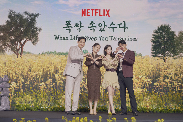 Para pemain When Life Gives You Tangerines saat menggelar konferensi pers. Foto: Dok. Netflix