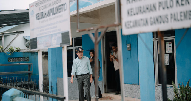 Wali Kota Palembang, Ratu Dewa, saat sidak ke Kantor Kelurahan Pulokerto. (ist)