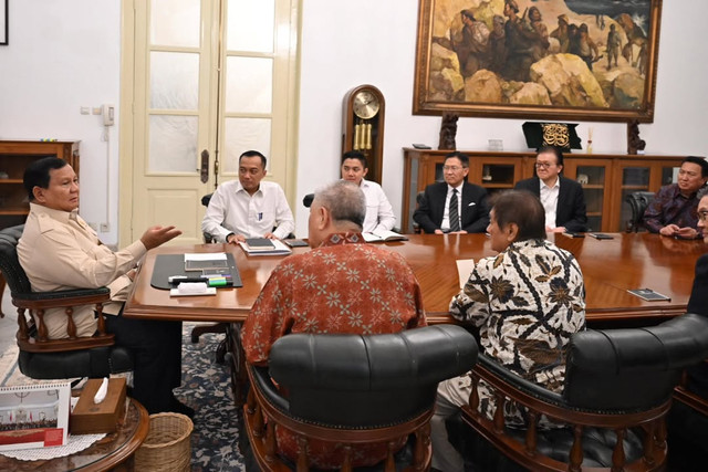 Presiden Prabowo Subianto menerima kehadiran delapan pengusaha besar di Istana Kepresidenan Jakarta, Kamis (6/3/2025). Foto: Instagram/@sekretariat.kabinet