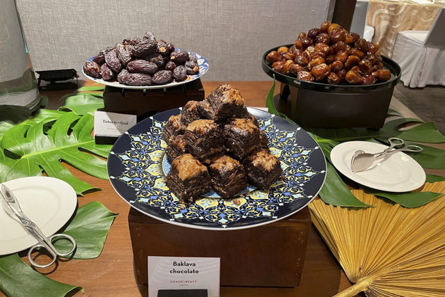 Menu Dessert khas Timur Tengah di Sajian Buka Bersama, Grand Hyatt Jakarta. Foto: Salsha Okta Fairuz/kumparan