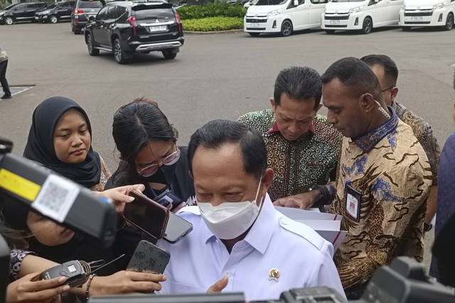 Mendagri Tito Karnavian di Kompleks Istana Kepresidenan, Jakarta Pusat, Jumat (7/3/2025).  Foto: Zamachsyari/kumparan