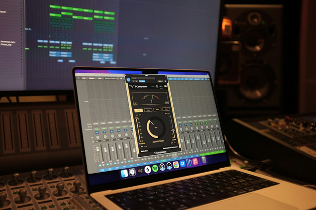 DAW adalah software yang dirancang untuk merekam, mengedit, mixing, dan mastering audio secara profesional. Foto: Unsplash.com