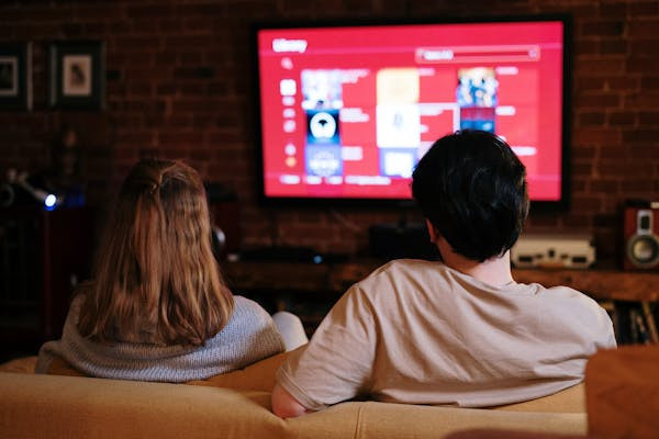 Ilustrasi film Korea terbaik rating tinggi. Foto: Pexels.com/cottonbro studio