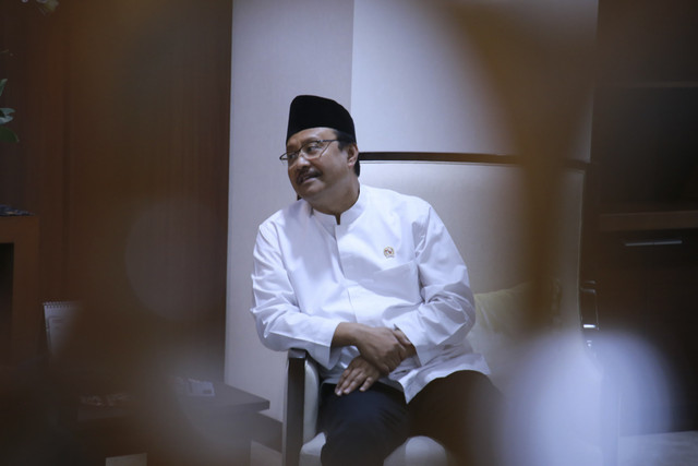 Mensos Saifullah Yusuf berbincang dengan Menteri Pekerjaan Umum (PU) Dody Hanggodo saat melakukan pertemuan di Kantor Kementerian PU, Jakarta, Kamis (6/3/2025). Foto: Dok. Kemensos