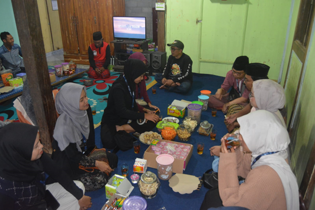 Suasana dalam Tradisi Nyadran di Dusun Ngadirno. Kredit foto: UNNES GIAT 11 Desa Klero