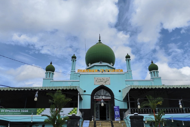 Suasana di Masjid Agung Syuhada Yogyakarta, Jumat (7/3/2025). Foto: Arfiansyah Panji Purnandaru/kumparan