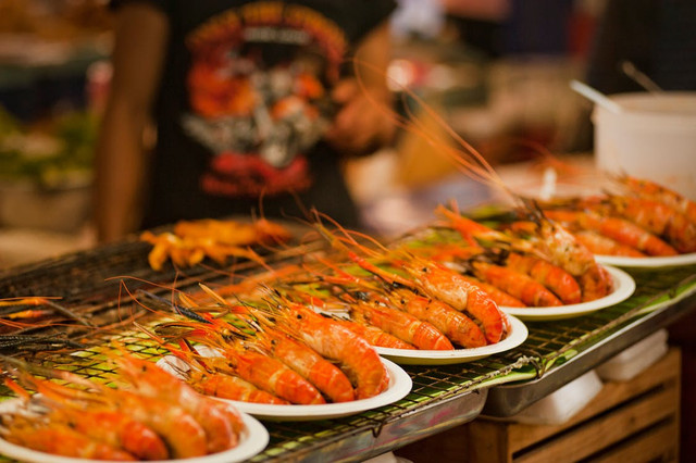 Seafood Enak di Pelabuhan Ratu. Foto hanya sebagai ilustrasi saja, bukan tempat sebenarnya. Sumber: Unsplash/Alex P.