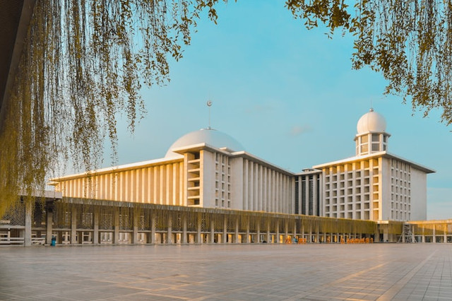 Masjid besejarah di Jakarta. Foto hanyalah ilustrasi bukan tempat sebenarnya. Sumber: Unsplash/Mosquegrapher