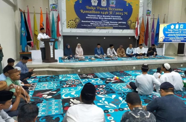 Momentum Bulan Suci Ramadan memang menjadi ajang untuk menjalin silaturahim.Kesempatan ini juga dimanfaatkan oleh Universitas Bina Mandiri (UBM) Gorontalo yang menggelar buka puasa bersama Kamis, 6 Maret 2025.