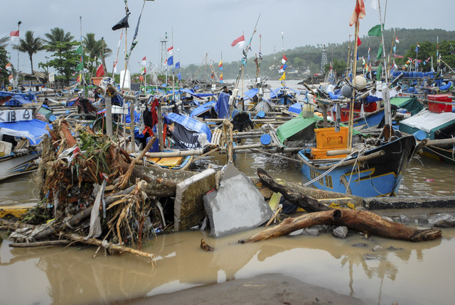 Kondisi pascabanjir bandang di Dramaga 1 Pelabuhan Ratu, Kecamatan Pelabuhan Ratu, Kabupaten Sukabumi, Jawa Barat, Jumat (7/3/2025). Foto: Angga/ANTARA FOTO