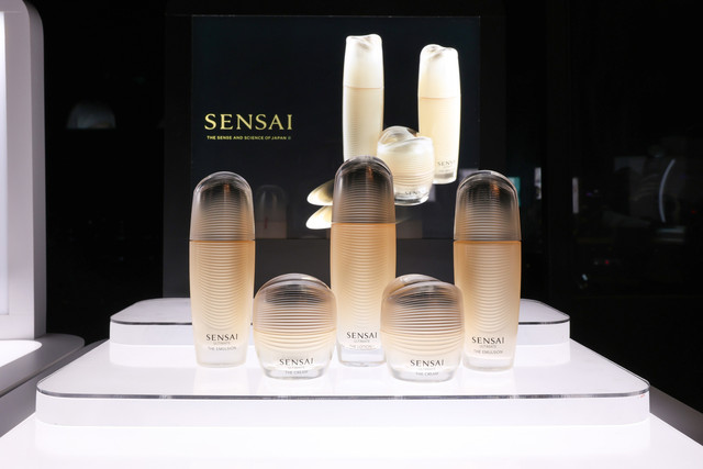 Brand skincare mewah asal Jepang, SENSAI. Foto: Multiwangi Group