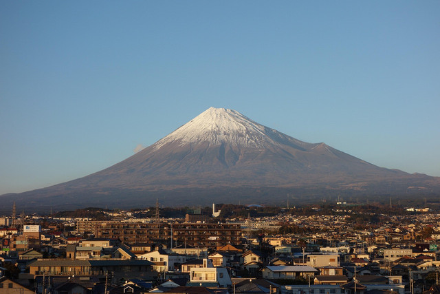 Source: https://pixabay.com/photos/mt-fuji-mountain-fuji-city-sunset-5195924/