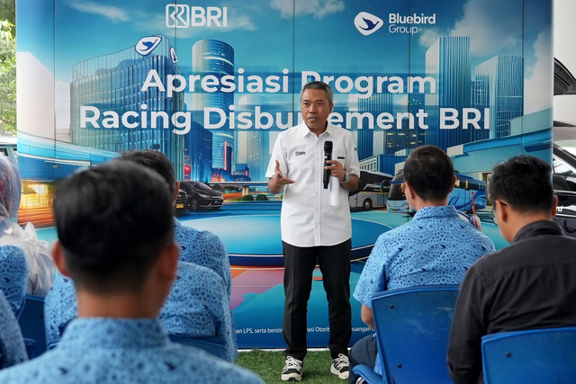 Direktur Retail Funding and Distribution BRI, Andrijanto pada acara Apresiasi Program Racing Disbursement BRI bersama pengemudi Blue Bird. Foto: Dok. BRI