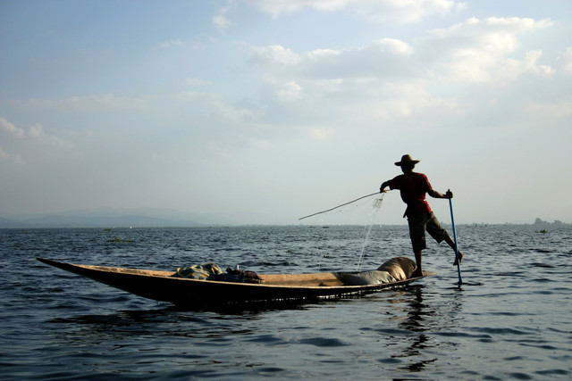 Ilustrasi Tradisi Sedekah Laut, Foto: Unsplash/Matan Levanon