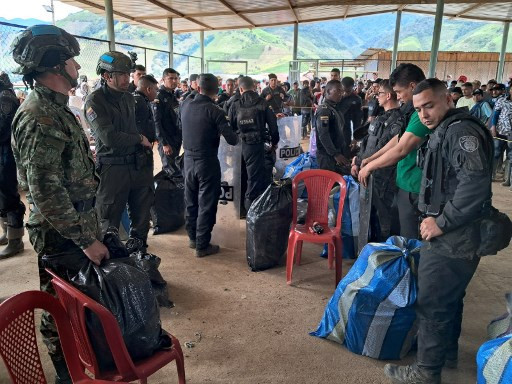 Sebanyak 28 personel kepolisian dan seorang tentara disandera oleh gerilyawan FARC Kolombia, mereka disandera usai pecah kerusuhan pada Kamis (6/3). Foto: Canon Del Micay/AFP