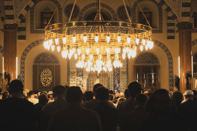 Ilustrasi sholat Tarawih malam ke-9 Ramadan. Sumber foto: Pexels/Necati Ömer Karpuzoğlu