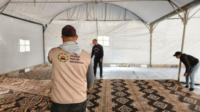 Dewan Masjid Indonesia (DMI) menyelesaikan pembangunan masjid semi permanen kedua di Jalur Gaza. Foto: Dok. Istimewa