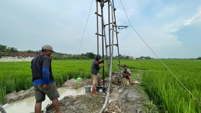 Proses pengeboran mata air baru di Kabupaten Bojonegoro. (Aset: Istimewa)