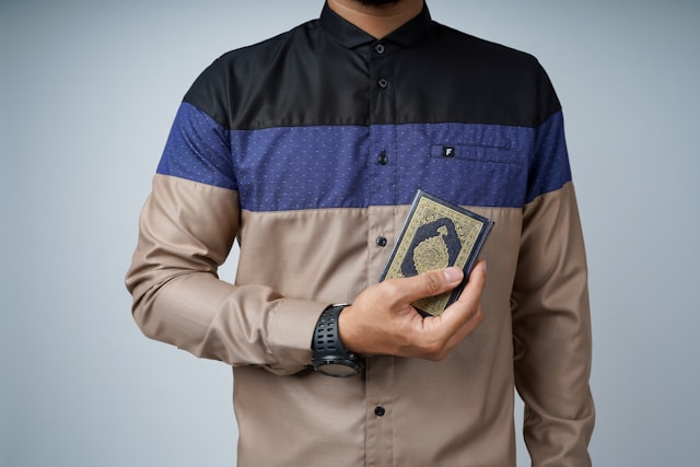 Rekomendasi Baju Koko Terkenal di Indonesia. Foto hanya ilustrasi. Sumber foto: Unsplash/Fadkhera