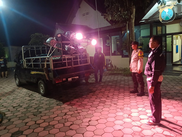 Pimpin Patroli, Kapolres Tulungagung Sahur Bersama & Safari Subuh di Rejotangan