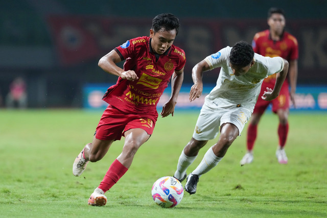 Persija Jakarta melawan Arema FC pada pertandingan Liga 1 di Stadion Patriot Chandrabhaga, Bekasi, Minggu (9/3/2025). Foto: Persija Jakarta