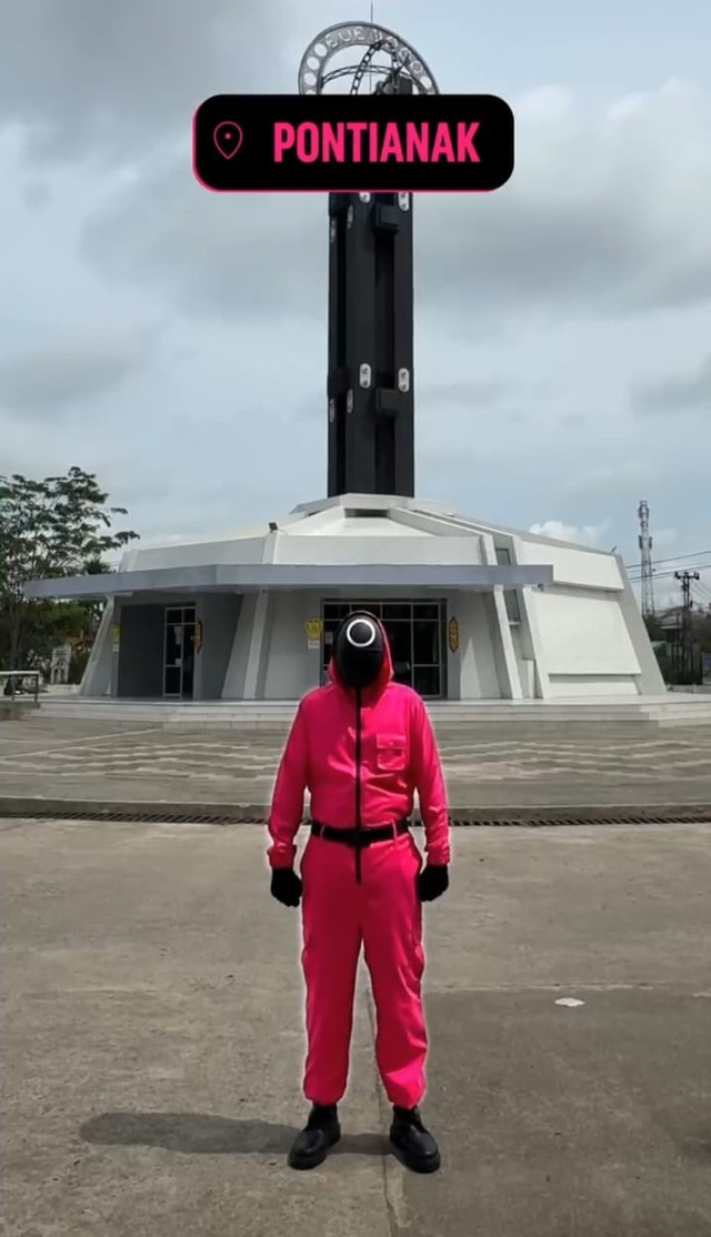 Tugu Khatulistiwa, ikon Kota Pontianak, muncul di video teaser Squid Game Season 3. Foto: Dok. Instagram/@squidgamenetflix