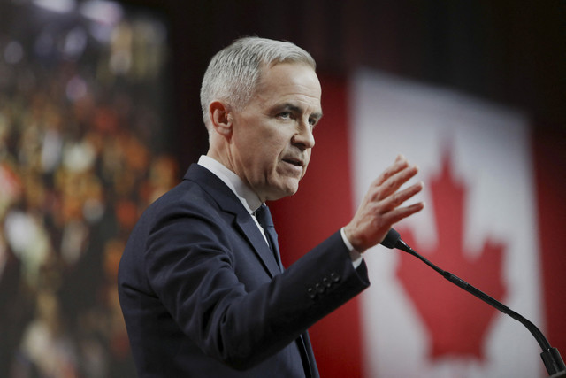 Mark Carney berbicara setelah ia memenangkan pemilihan untuk menjadi pemimpin Partai Liberal yang berkuasa di Kanada dan akan menggantikan Justin Trudeau sebagai Perdana Menteri, di Ottawa, Ontario, Minggu (9/3/2025). Foto: Amber Bracken/REUTERS