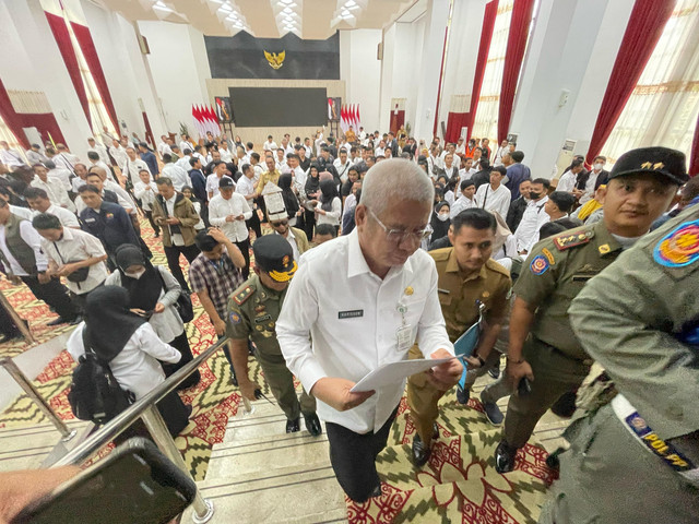 Sekda Kalbar, Harisson, usai menghadiri audiensi CPNS dan CPPPK yang mewakili Gubernur Kalbar, Senin 10 Maret 2025. Foto: Rabiansyah/Hi!Pontianak