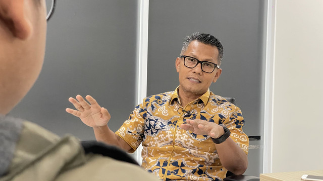 Stafus Menteri Perindustrian dan Juru Bicara Kemenperin, Febri Hendri Antoni di Kantor Kemenperin, Jakarta, Kamis (6/3/2025). Foto: Muthia Firdaus/kumparan
