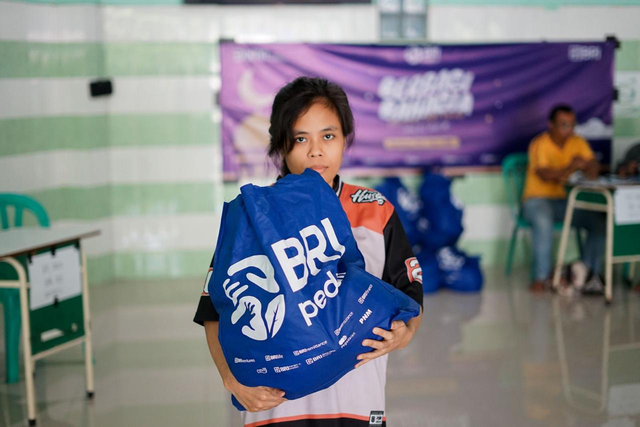 BRI Group serahkan bantuan sembako untuk anak-anak panti asuhan dalam merayakan Ramadan 2025. Foto: Dok. BRI