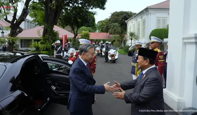 Presiden Prabowo Subianto menyambut Sekjen Partai Komunis Vietnam To Lam di Istana Merdeka, Jakarta Pusat, Senin (10/3/2025). Foto: YouTube/ Sekretariat Presiden