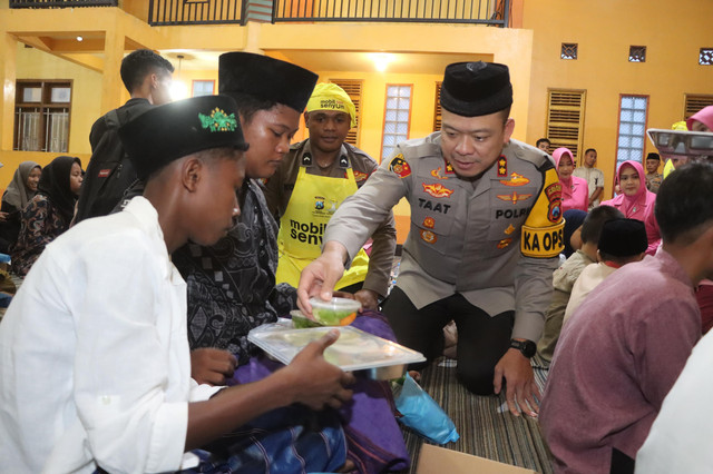 Mobil Senyum Polres Tulungagung Bagikan MBG Untuk Bukber di Panti Asuhan 