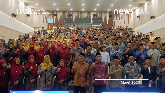 Foto bersama Penutupan Pengajian Ramadan PWM DIY 1446 H di Universitas Ahmad Dahlan (UAD) (Dok. Humas UAD)