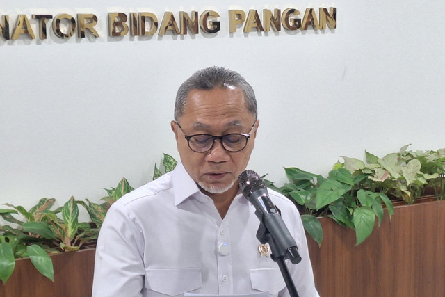 Menko Bidang Pangan Zulkifli Hasan dalam konferensi pers di Kantor Kemenko Bidang Pangan, Jakarta Pusat pada Selasa (11/3/2025). Foto: Argya Maheswara/kumparan