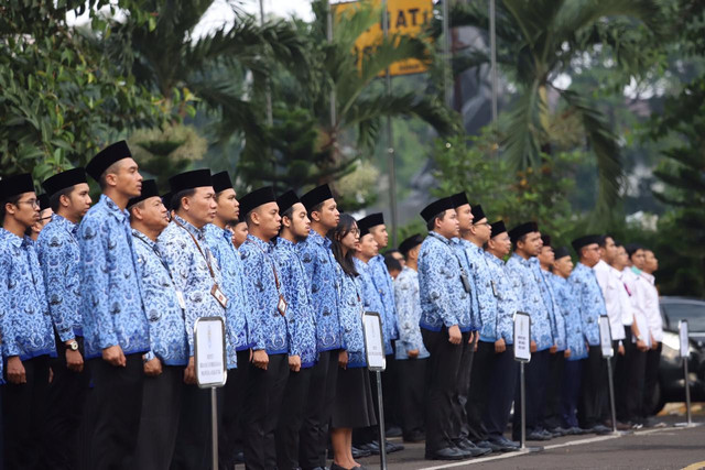 Tunjangan Hari Raya (THR) merupakan salah satu bentuk hak yang diterima oleh para pegawai ASN. Foto: KemenPANRB