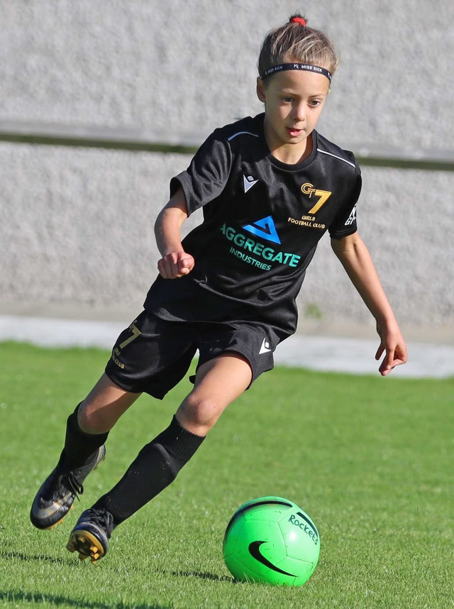 Poppy Atkinson, korban tabrak mobil saat bermain sepak bola di Cumbria, Inggris. Foto: X/@KUJFC