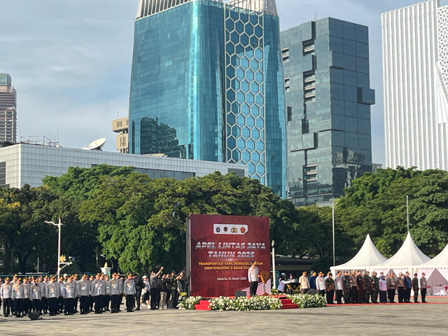 Gubernur DKI Jakarta Pramono Anung memimpin Apel Lintas Jaya 2025, di Lapangan Monas, Jakarta Pusat, Rabu (12/3). Foto: Alya Zahra/kumparan 