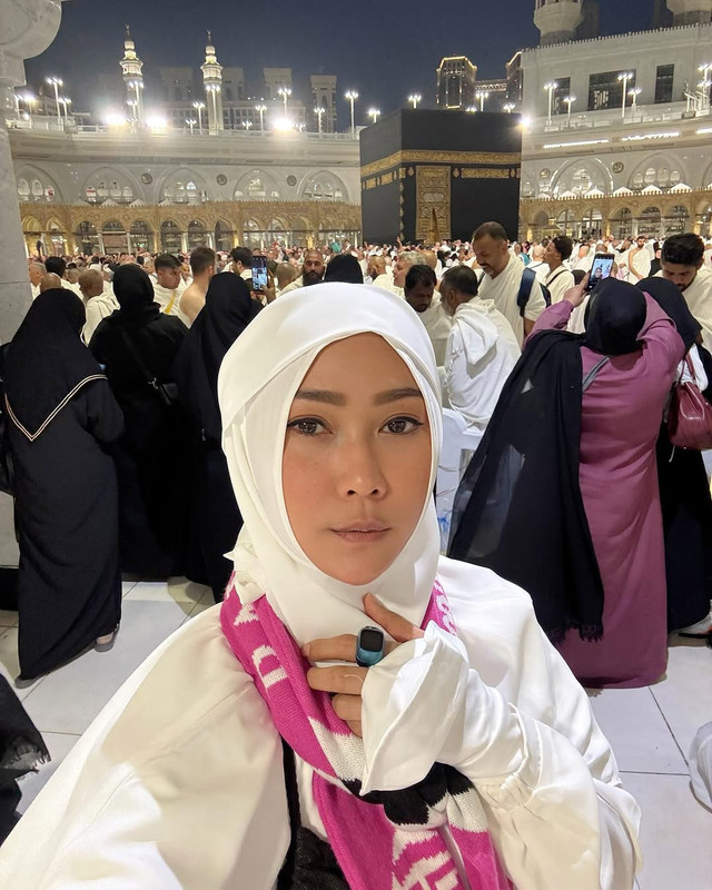 Inul Daratista jalani ibadah umrah. Foto: Instagram @inul.d