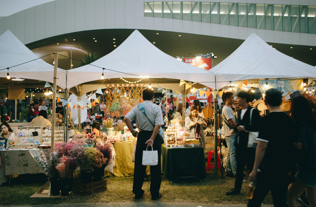 Jadwal Jakarta Lebaran Fair 2025. Foto hanya ilustrasi, bukan tempat sebenarnya. Sumber: Unsplash/Moralis Tsai