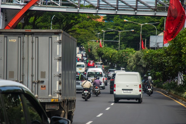 Pembatasan angkutan barang Lebaran 2025. Foto hanya ilustrasi, bukan yang sebenarnya. Sumber: Unsplash/Abdul Ridwan