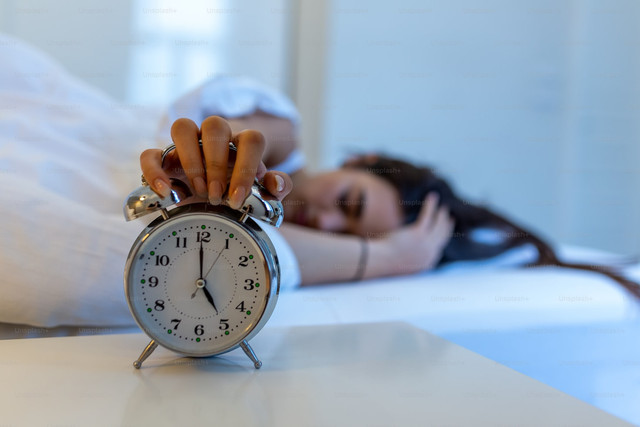 Ilustrasi Teks Bangunin Sahur agar Semangat Puasa. Foto: unsplash/Getty Images.